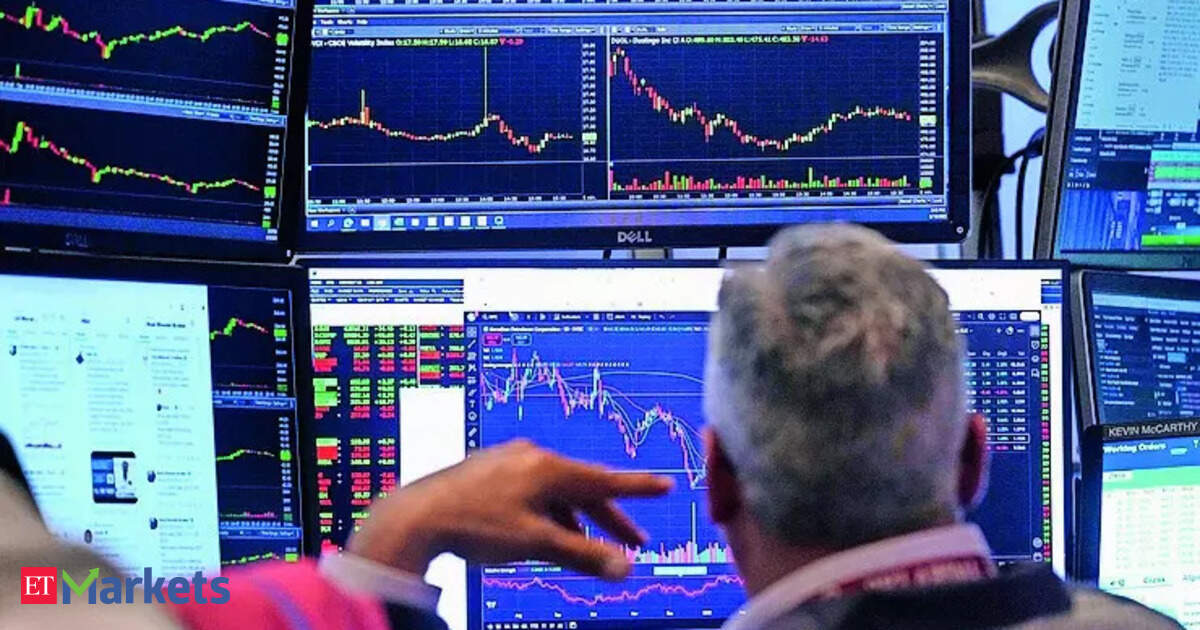 US Stock Futures Climb Ahead of Holiday Season